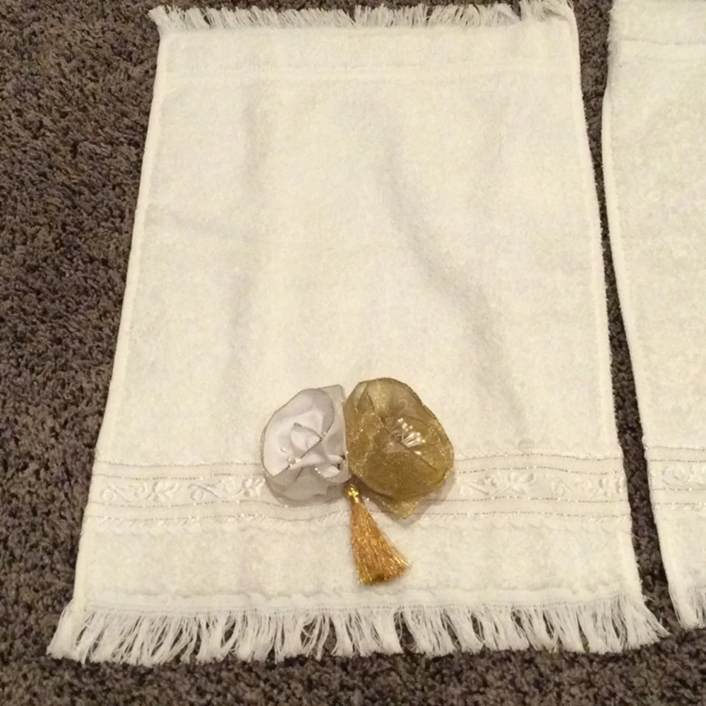 NWT Fieldcrest decorative wash clothes